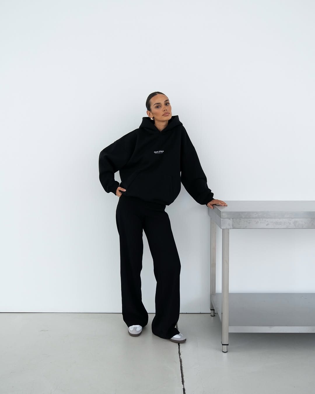 Minimalist Oversize Hoodie - Black